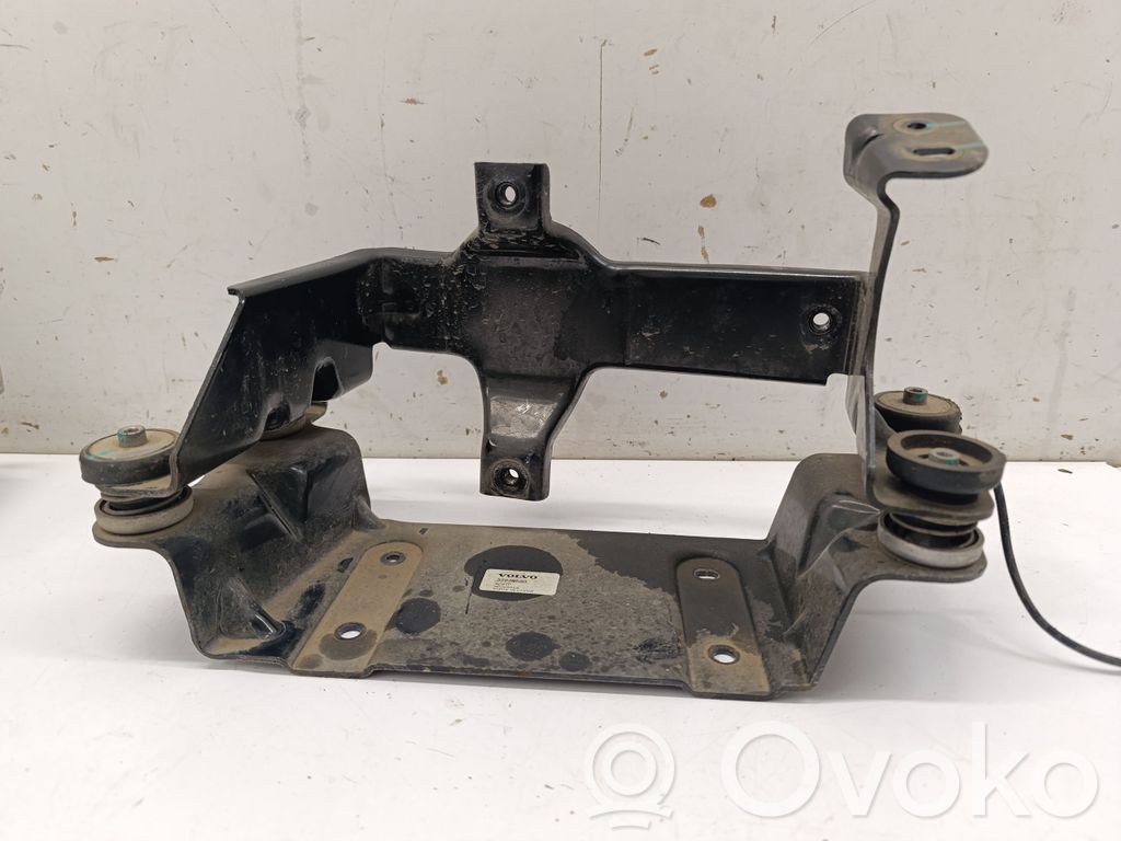 Polestar 2 A/C compressor mount bracket 