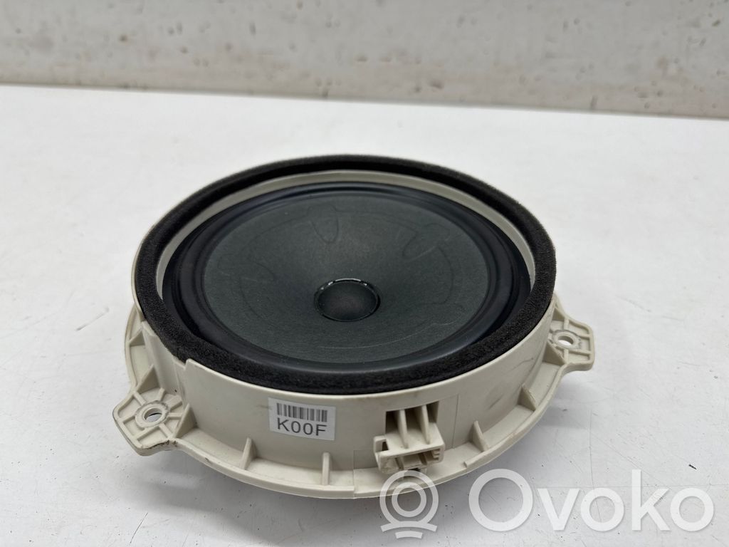 Altavoz de la puerta delantera