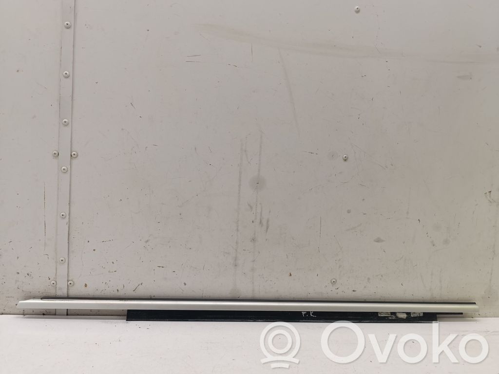 Audi RS Q3 Listwa / Uszczelka szyby drzwi przednich 