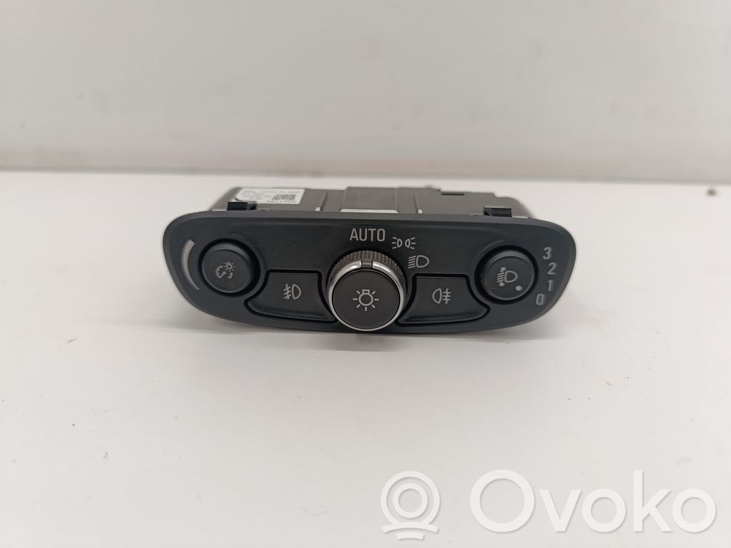 Opel Insignia B Light switch 