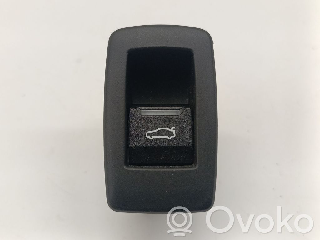 BMW iX1 Tailgate opening switch 