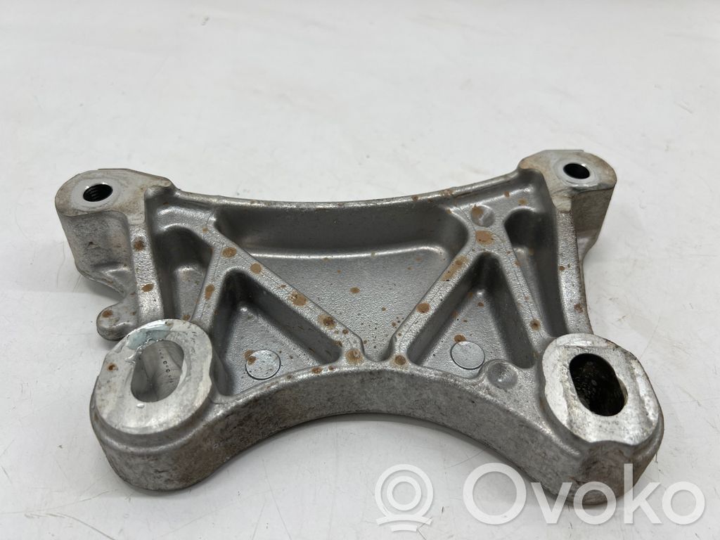 Opel Vivaro Engine mounting bracket 