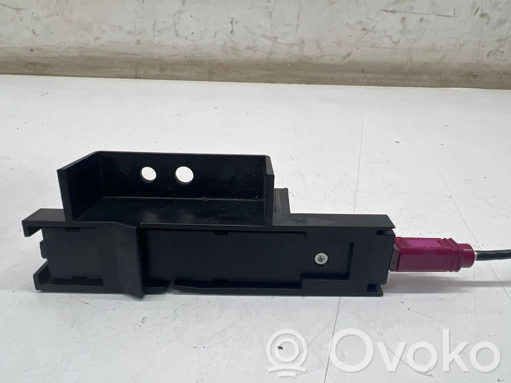 Porsche Taycan 9J1 Amplificatore antenna 