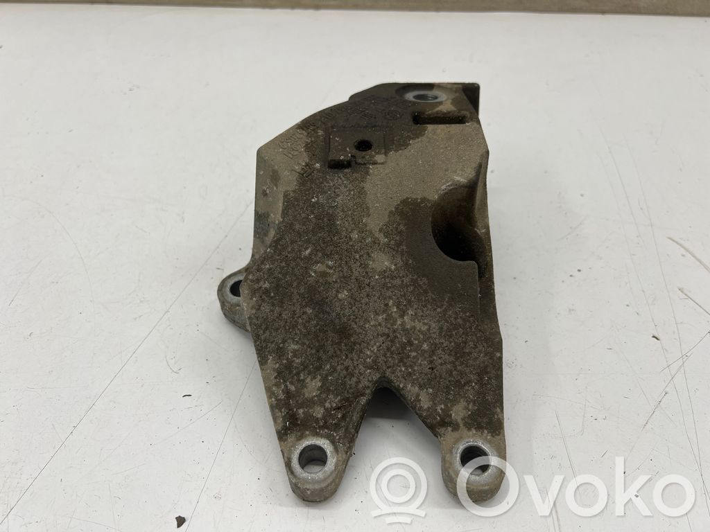 Engine mounting bracket   6876207
