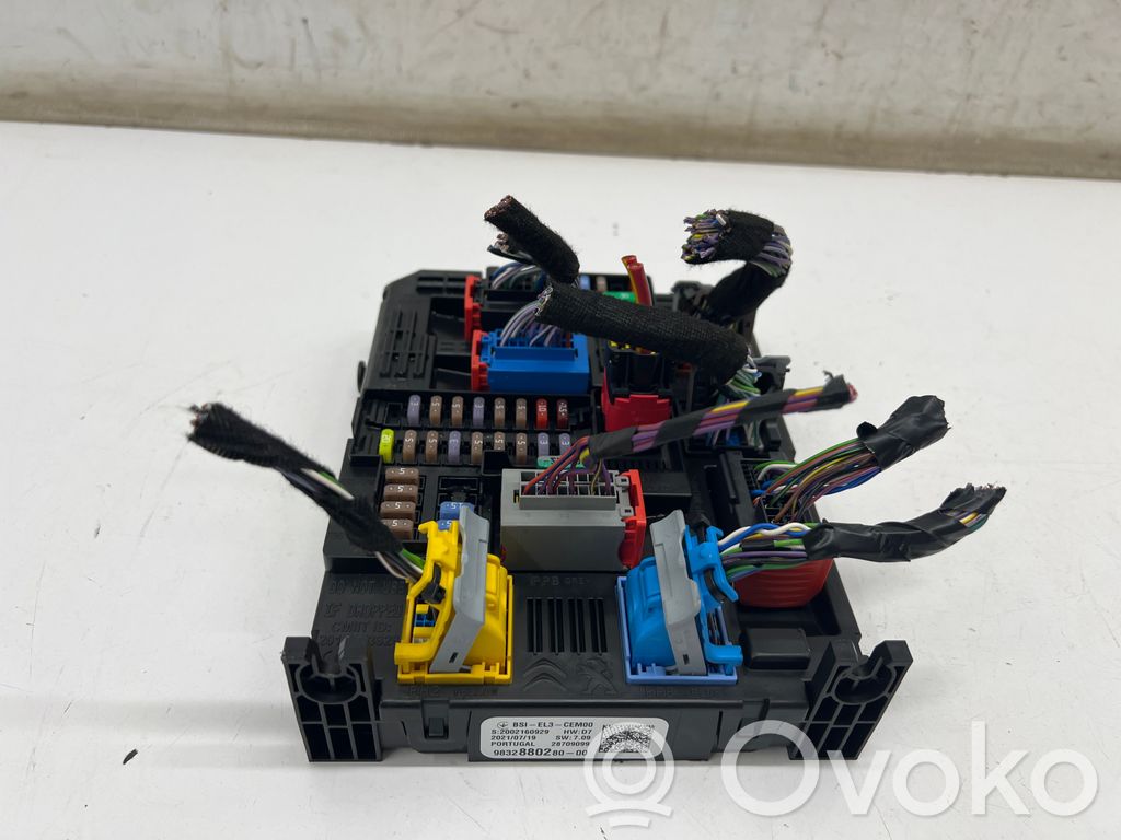 Opel Crossland X Fuse module 