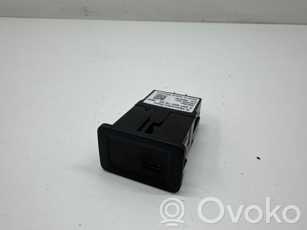Mercedes-Benz EQA Enchufe conector USB 