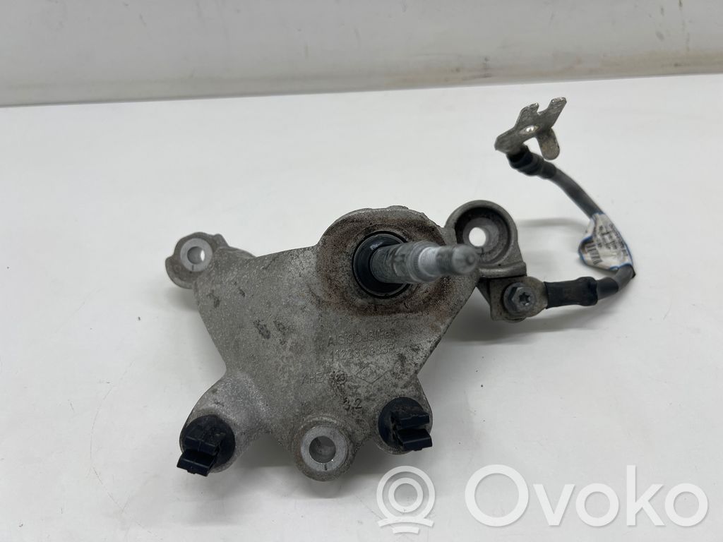 Renault Captur II Engine mounting bracket 