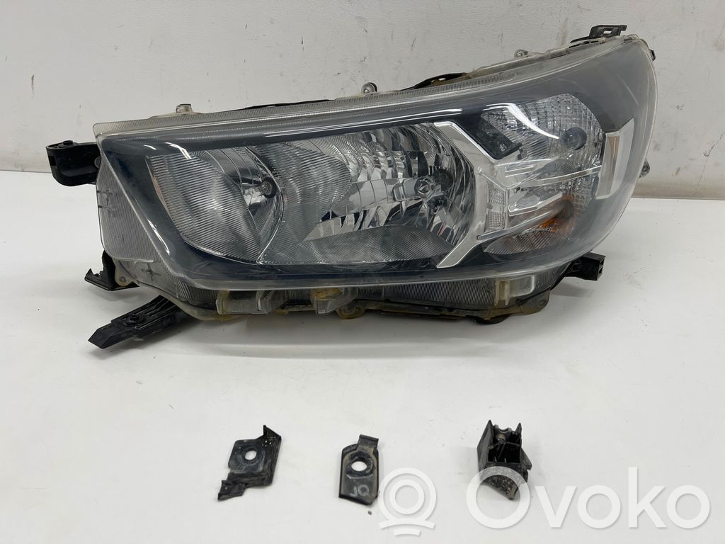 Toyota Hilux VIII Phare frontale 