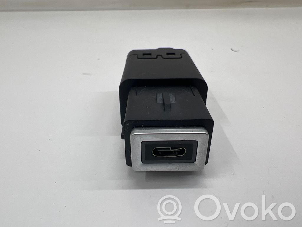 Peugeot 3008 III USB socket connector 