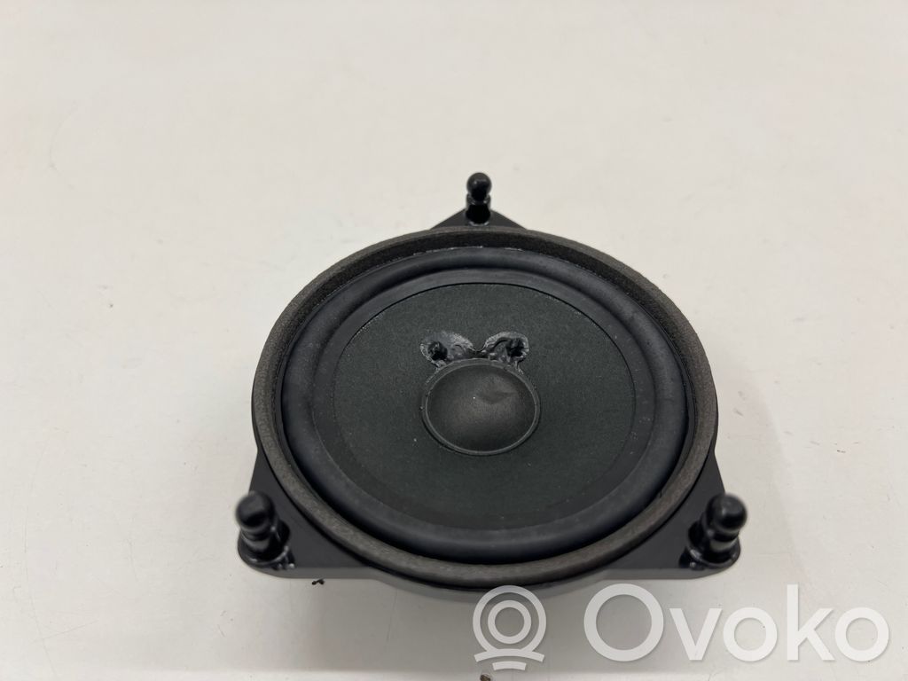 Mercedes-Benz E W213 Takaoven kaiutin 