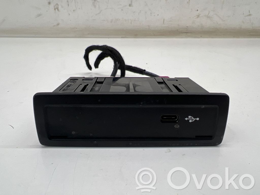 Mercedes-Benz A W177 Enchufe conector USB 