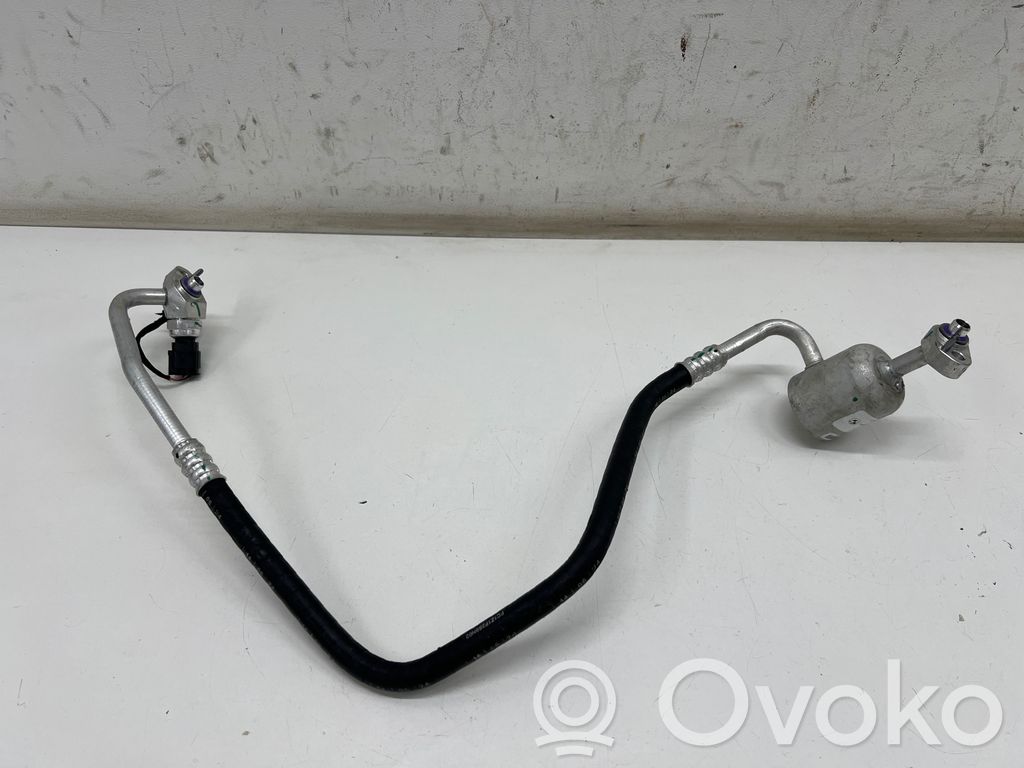 BMW i4 Ilmastointilaitteen putki (A/C) 