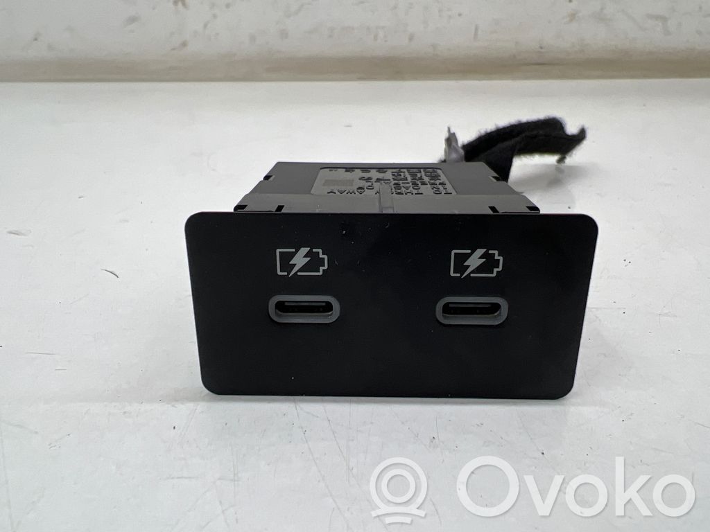 Nissan Qashqai J12 Enchufe conector USB 