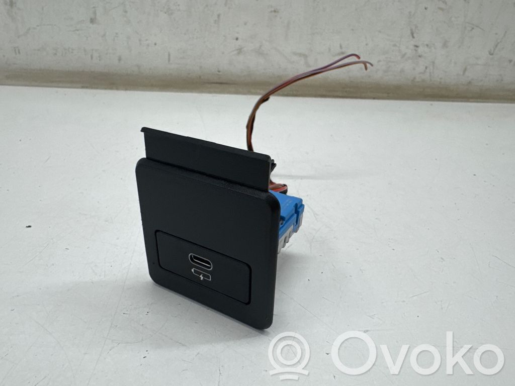 BMW 1 F40 USB socket connector 