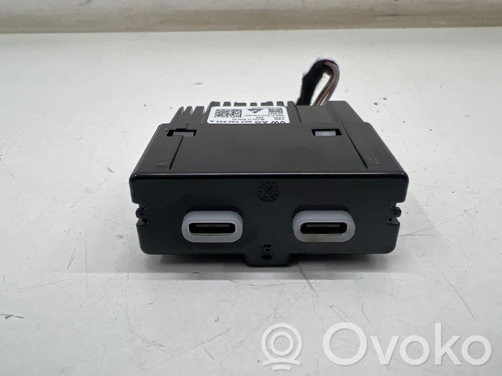 Cupra Leon USB socket connector 