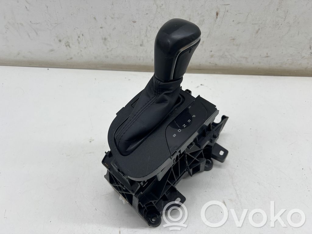 Toyota Yaris XP210 Selector caja de cambios 