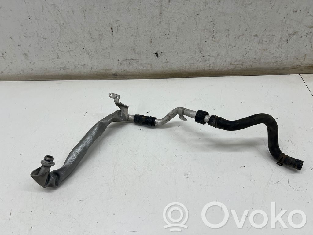Porsche Panamera (971) Tubo flessibile del liquido di raffreddamento del motore