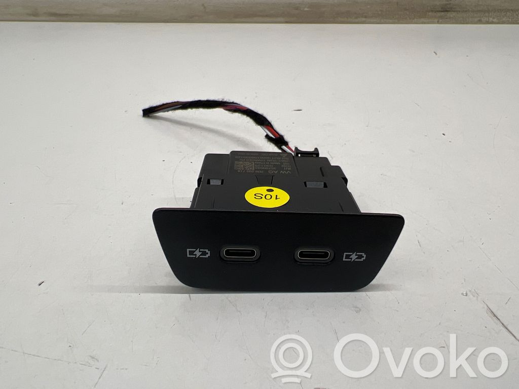Volkswagen T-Cross Gniazdo / Złącze USB 