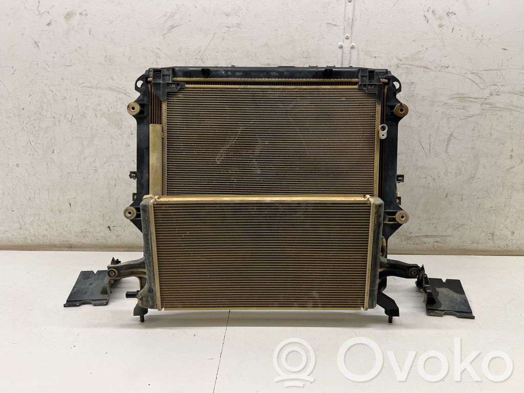 Toyota Hilux VIII Set del radiatore 