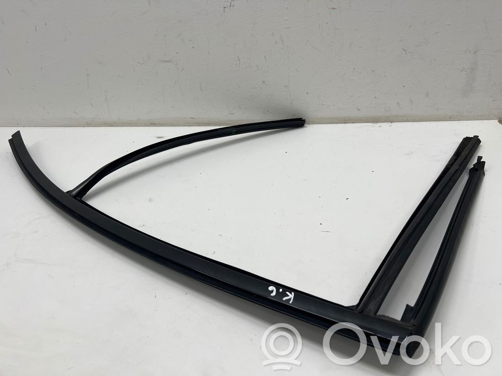 BMW 3 G20 G21 Listón embellecedor de la ventana de la puerta trasera