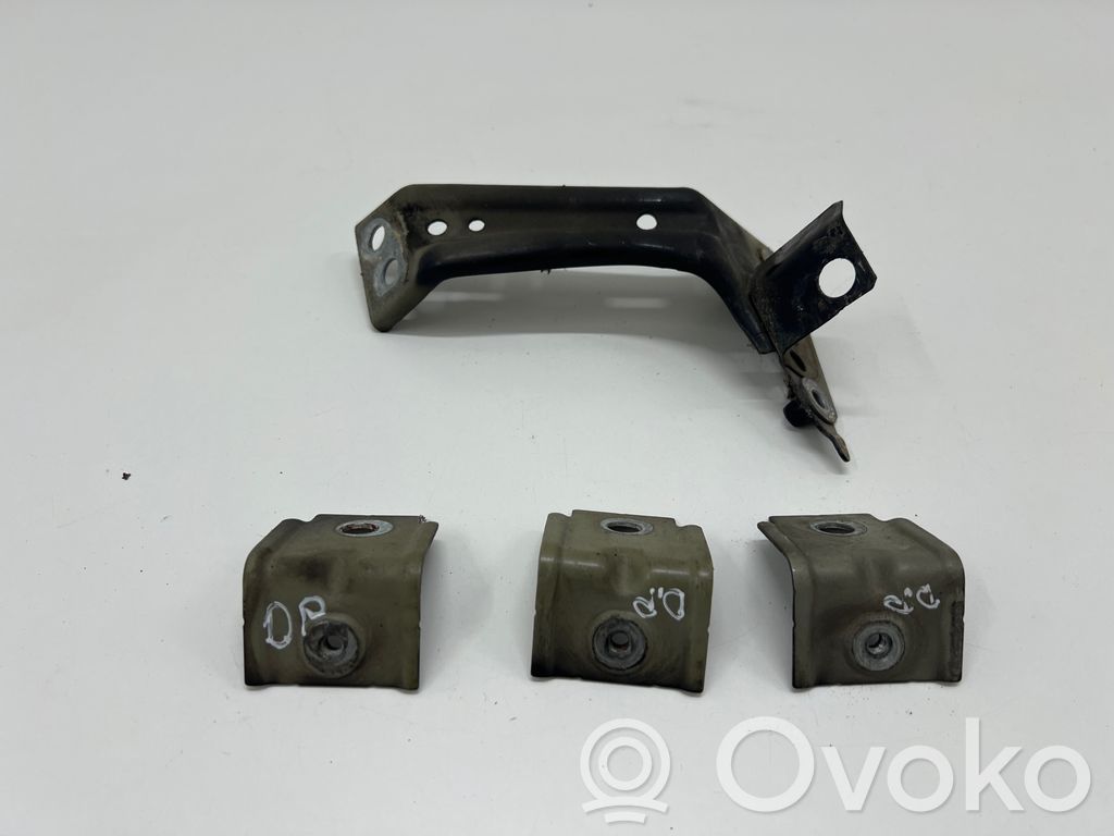 Volkswagen PASSAT B8 Fender mounting bracket 