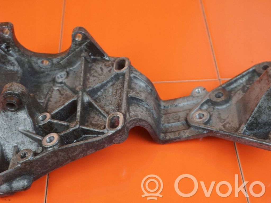 Volvo S80 Engine mounting bracket 