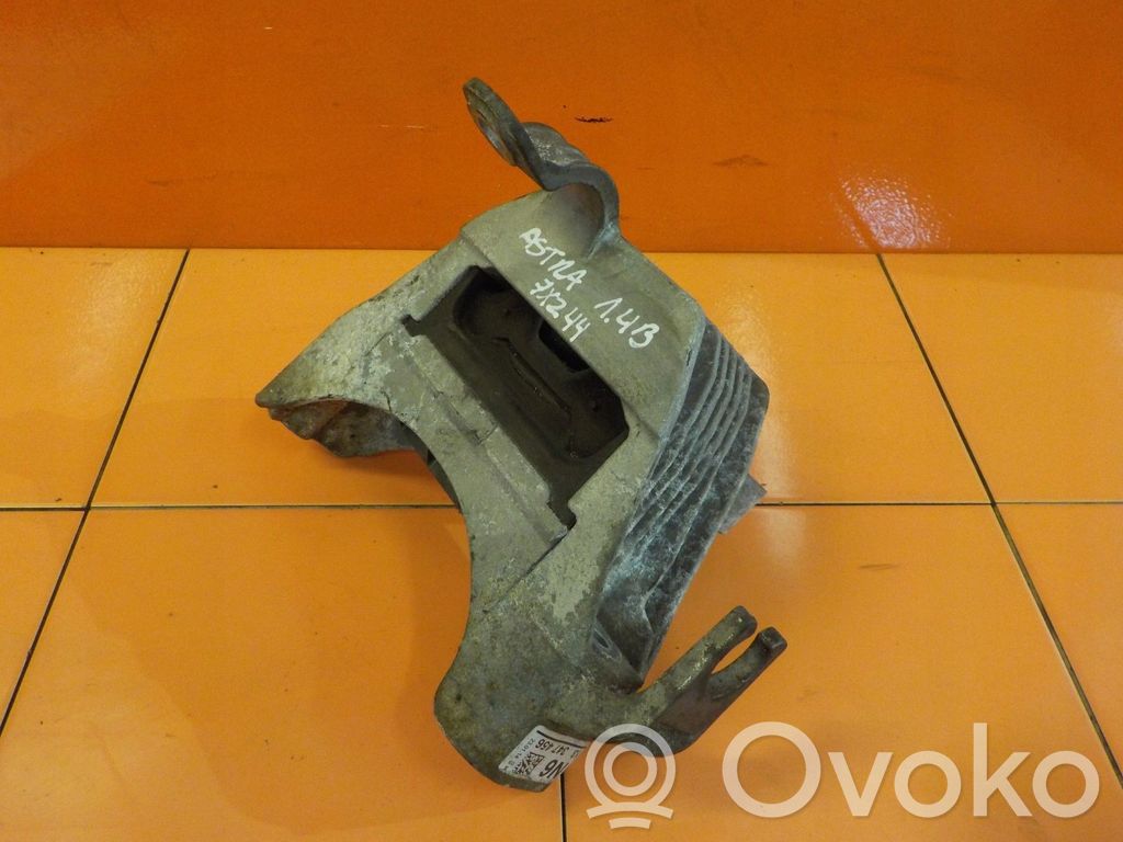 Opel Astra J Engine mount vacuum valve 