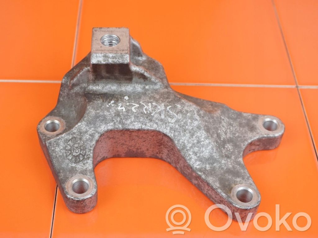 Ford Focus Gearbox mounting bracket 