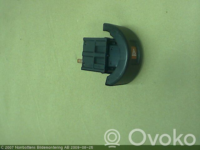 Opel Astra G Hazard light switch 