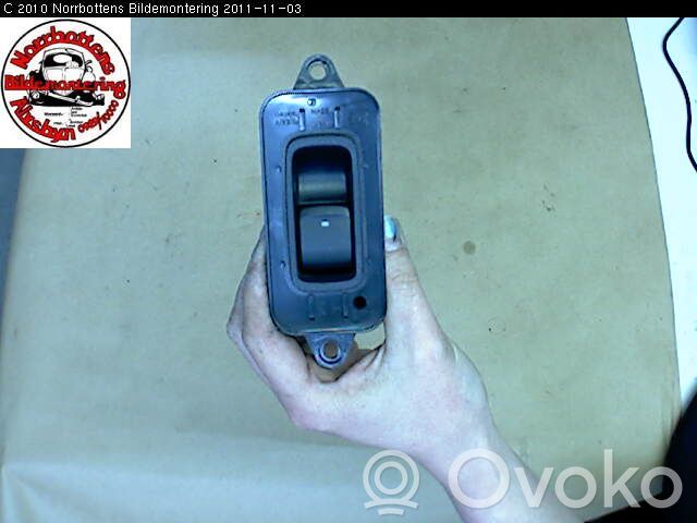 Subaru Outback Electric window control switch 
