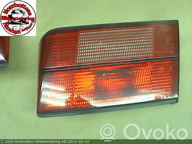 BMW 5 E34 Galinis žibintas dangtyje 