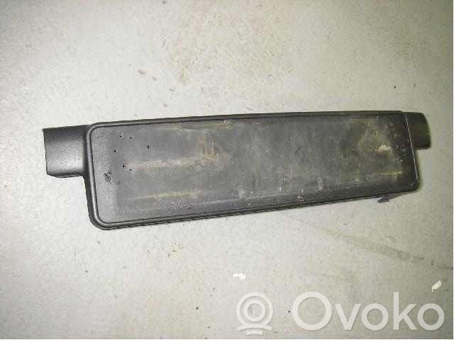 Volkswagen PASSAT B5 Moulure de pare-chocs avant 