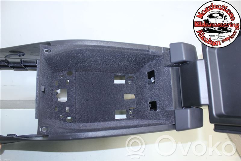 Volvo XC70 Armrest 