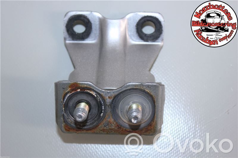 Subaru Outback Tailgate/trunk/boot hinge 