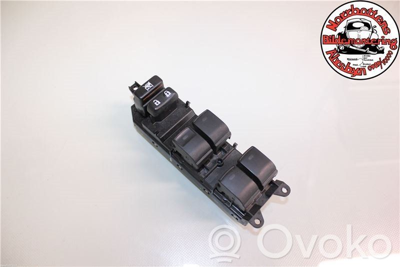 Toyota Prius (XW30) Electric window control switch 