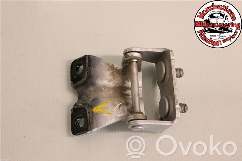 Subaru Outback Tailgate/trunk/boot hinge 