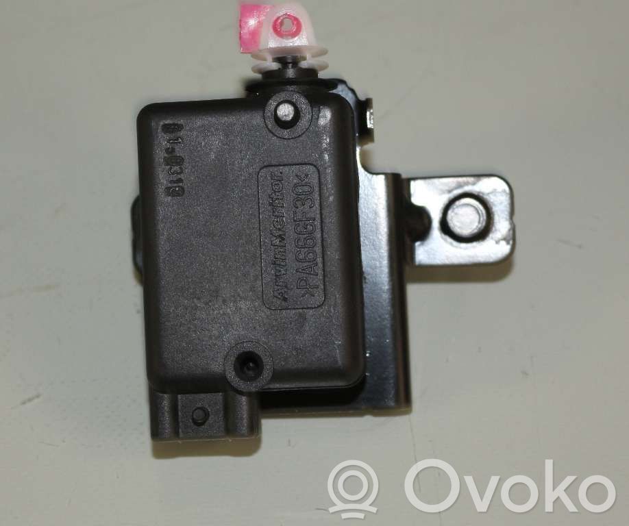 Dacia Sandero Loading door lock 