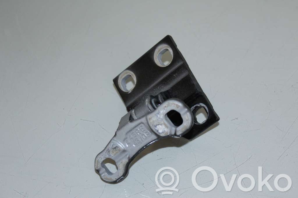 Volvo C30 Front door lower hinge 