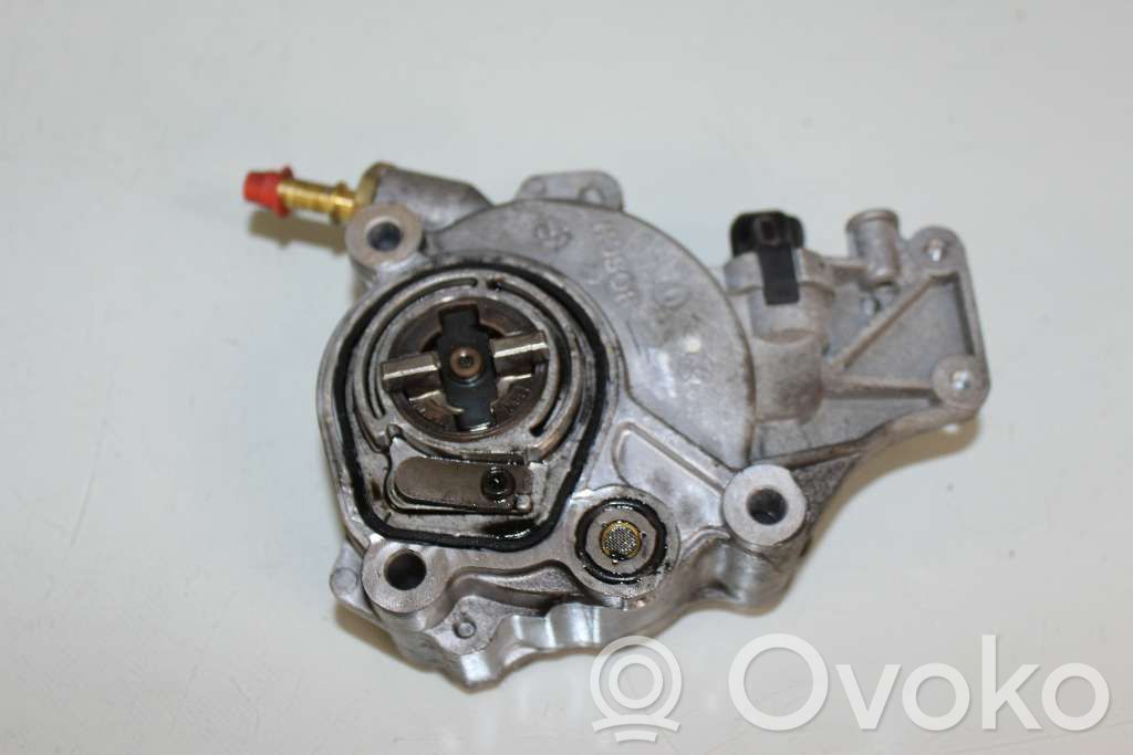 Mitsubishi Outlander Pompă vacuum 