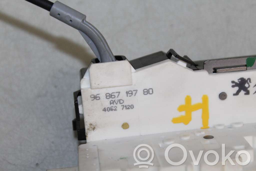 Citroen C4 I Front door lock 