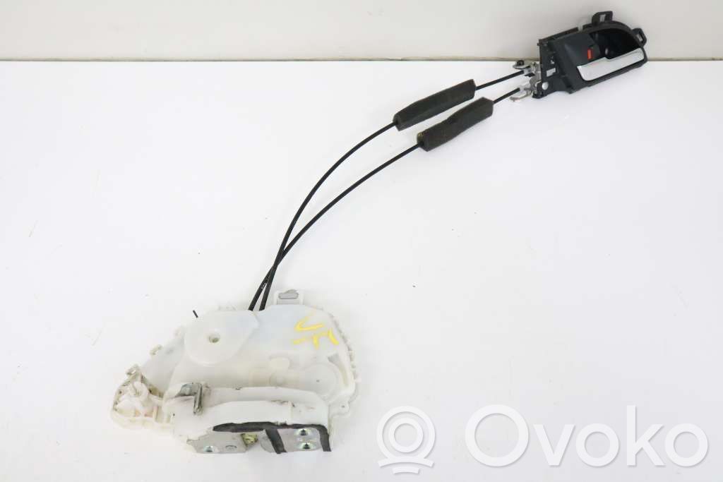 Honda CR-V Front door lock 