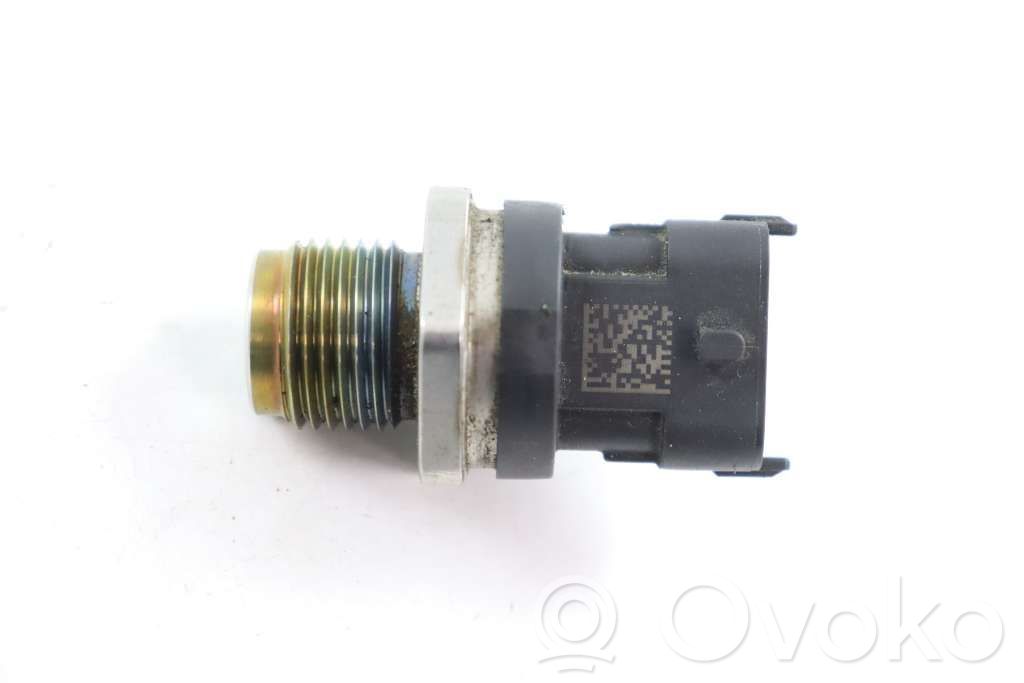Régulateur de pression de carburant   31216319,0281002707