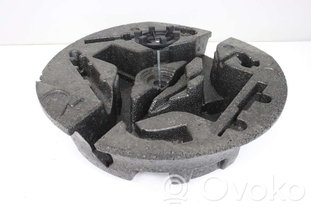 Volvo V70 Tool box 