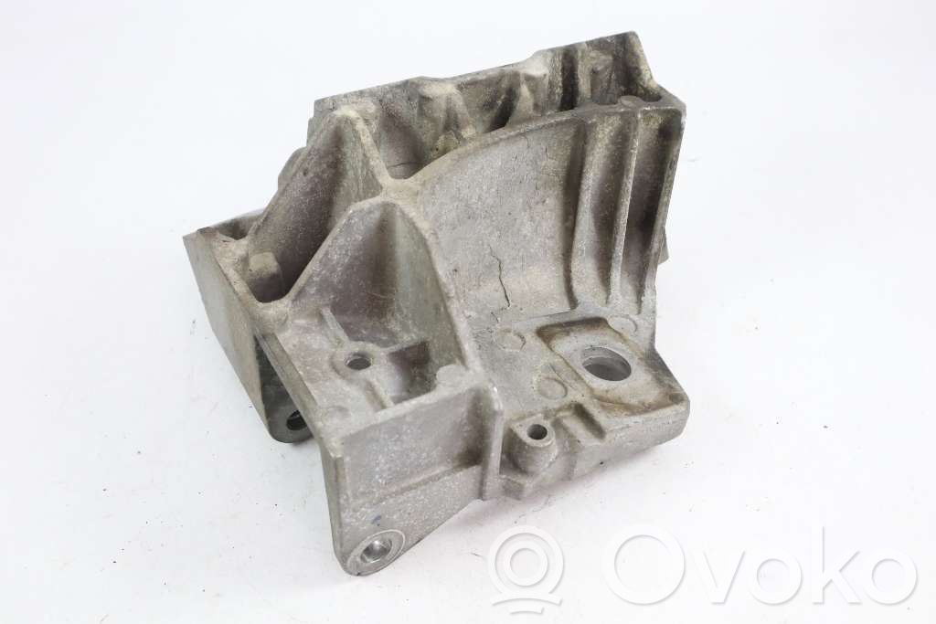 Engine mounting bracket   30793561