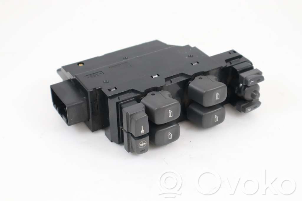 Electric window control switch   8682836