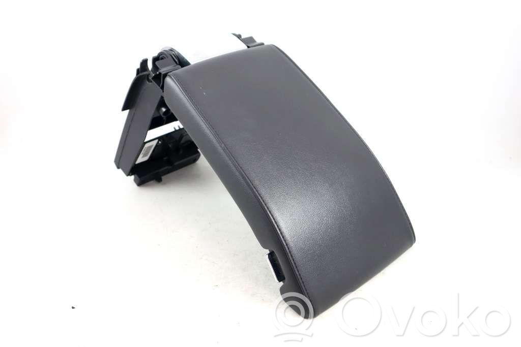Volvo XC70 Armrest 