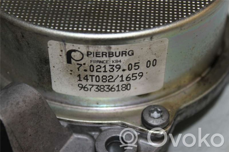 Ford Kuga II Vacuum pump 