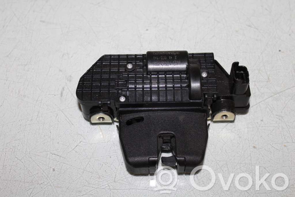 Aizmugurējā pārsega slēdzene   8719F8,9151487499H