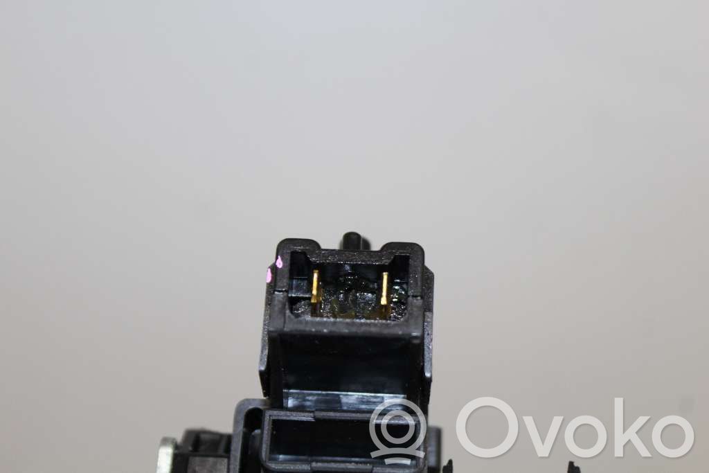 Dacia Duster Rear door lock 