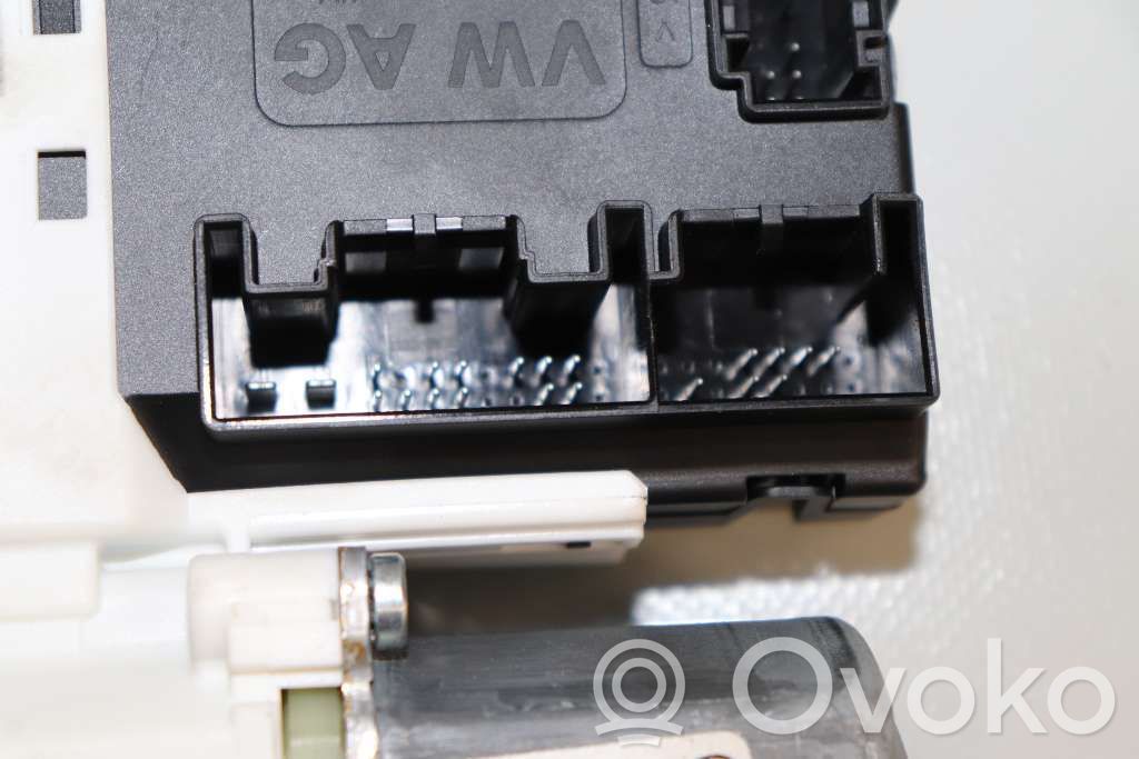 Volkswagen Tiguan Silnik regulatora szyby drzwi przednich 